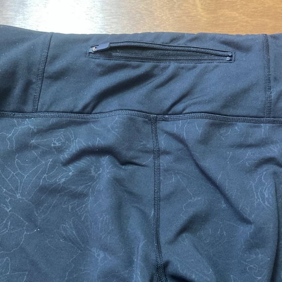 Adidas Climalite size M floral embossed athletic leggings; key pocket; black - Picture 3 of 5